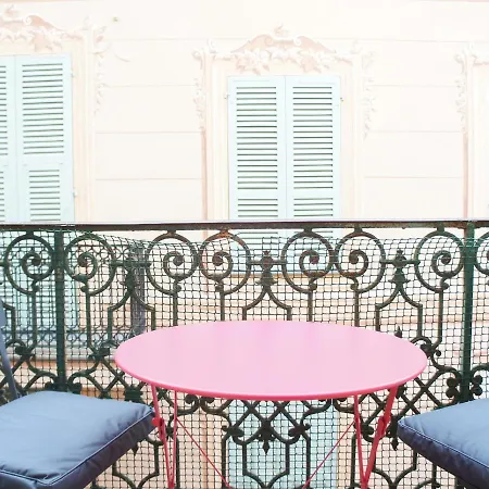 Les Logettes-plage-centre Menton