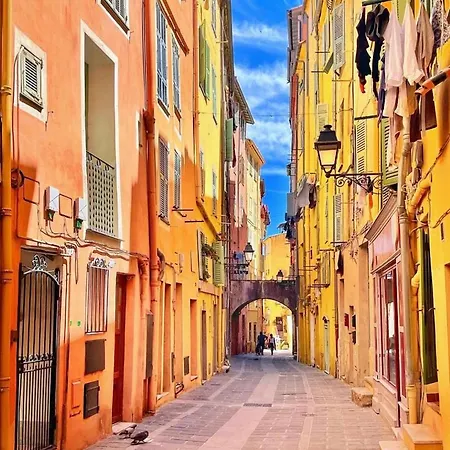 Les Logettes-plage-centre * Menton