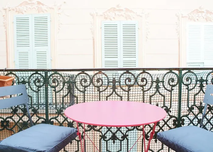 Les Logettes-plage-centre Menton