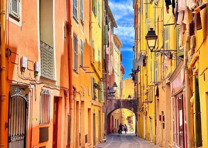 Les Logettes-plage-centre * Menton